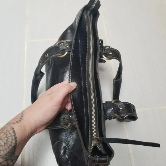 Tod's Black Leather Heart Shoulder Bag - Picture 9 of 12